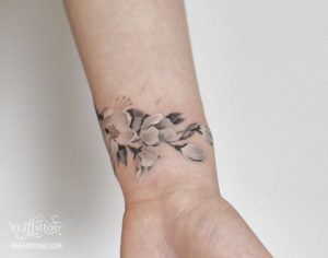 Tatuaże damskie - nadgarstek
