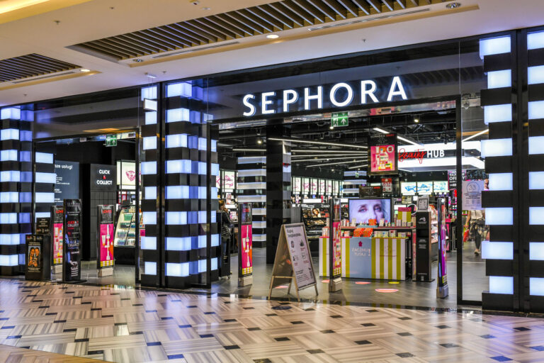Najbardziej kultowe produkty w Sephorze – co kupić, aby być na topie?